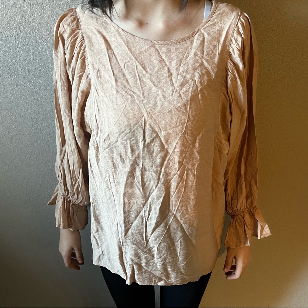 Long sleeve top with cute sleeve detail